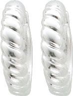 Ohrringe – Hübsche Klappcreolen in echtem Silber Sterlingsilber 925/- poliert.  Der Durchmesser der Creolen beträgt  ca. 15,5mm, ihre Stärke beträgt ca. 2mm. Ein hübsches Mitbringsel aus dem Hause Abramowicz, Ihrem Vertrauensjuwelier aus Stuttgart.